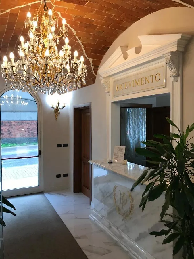 Hotel Paola Altopascio 0*,  Italien